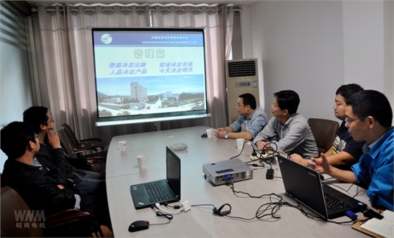 审核人员在听取公司的情况介绍 审核人员在听取公司的情况介绍