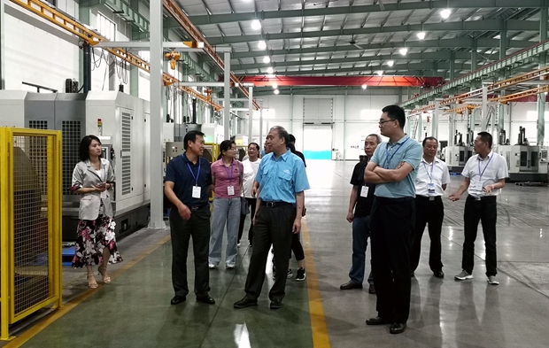 全椒县政协副主席姜志山带领该县政协考察团来我公司参观考察。 全椒县政协副主席姜志山带领该县政协考察团来我公司参观考察。